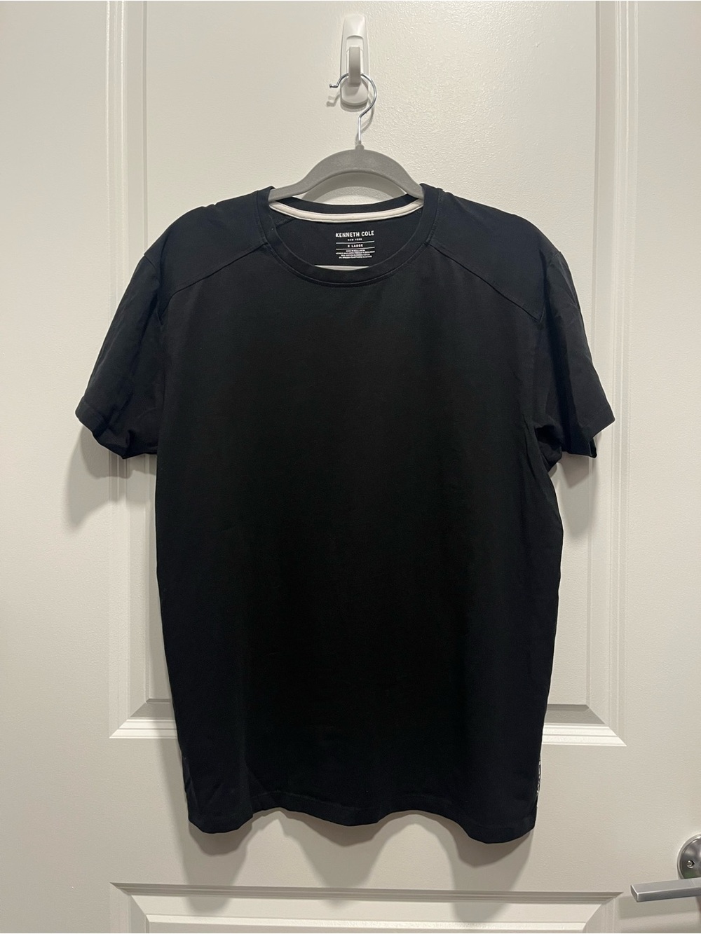 Kenneth Cole Men's Short-Sleeve Crew Neck T-Shirt in Black 95% cotton